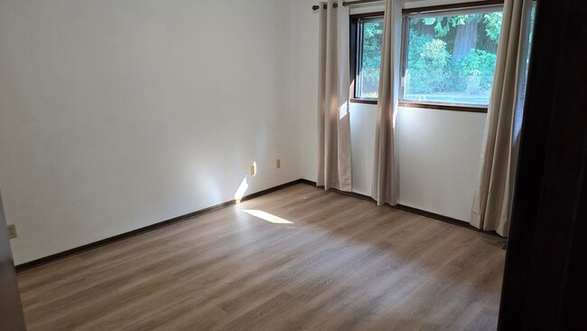 Building Photo - Beautiful 3 Bedroom Home on Acreage