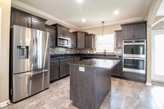 Building Photo - 502 Low Country Ct