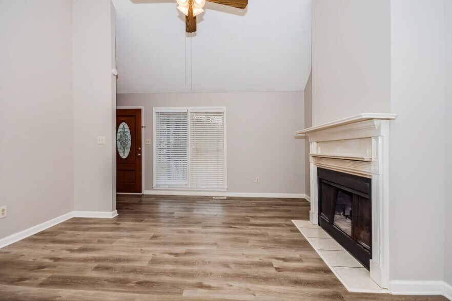 Building Photo - 10 Peace Tree Ln NE