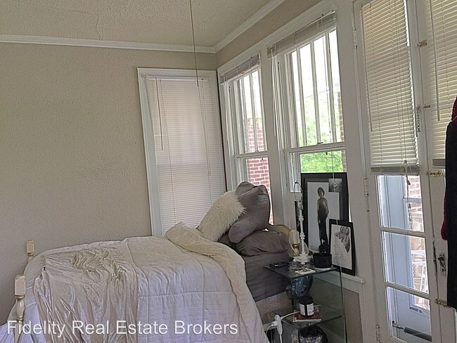 Building Photo - 2117 N Shartel Ave