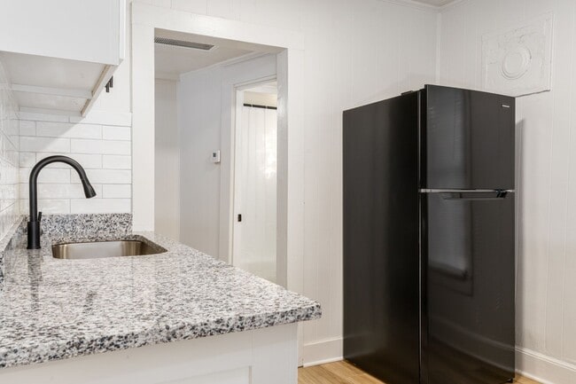 Building Photo - Cozy Home in Columbia's Downtown Core - Unit A