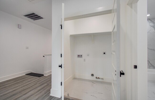 Building Photo - 6531 Rosemary Ln