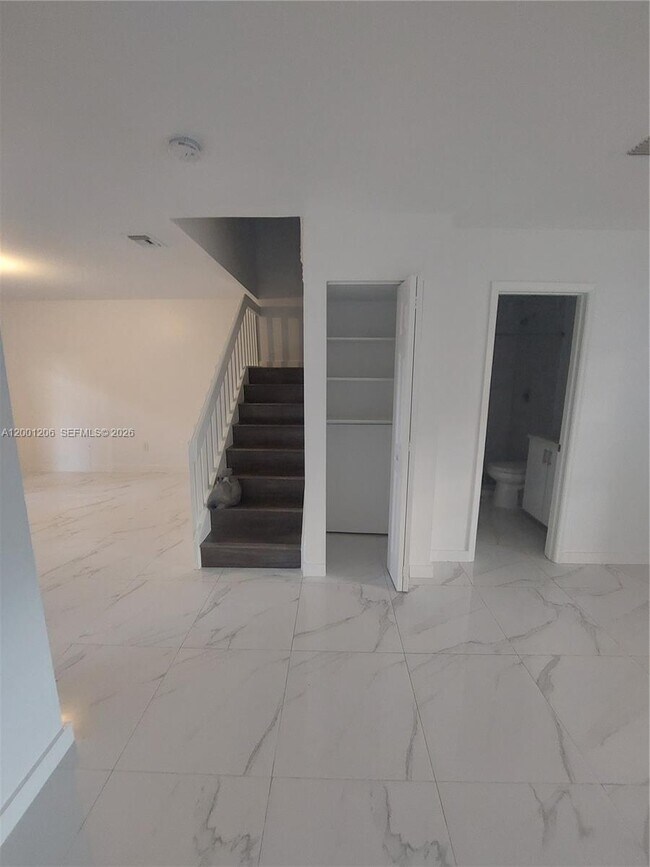 Building Photo - 1125 NE 210th Terrace