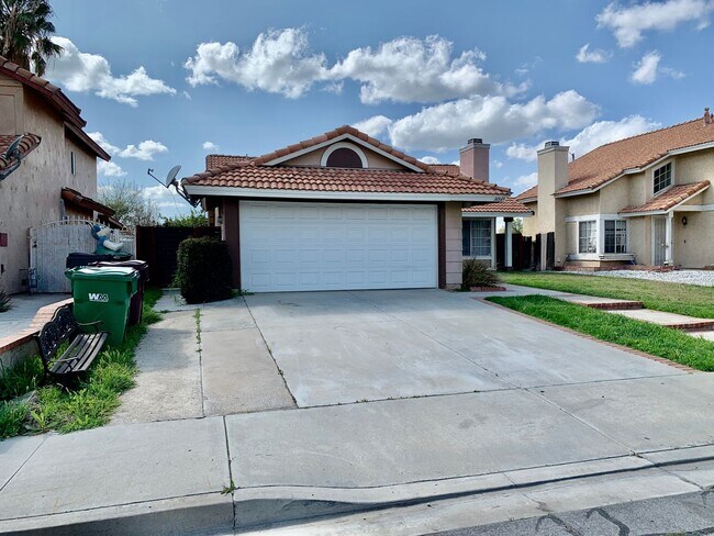 Building Photo - Nice Single Story Home