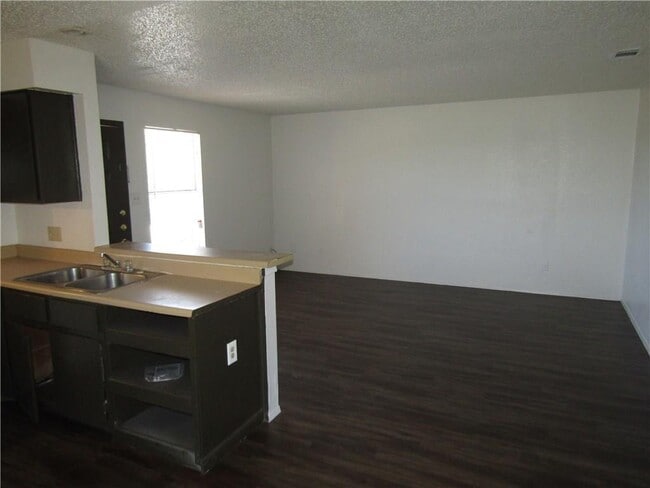 Building Photo - 4910 Pepper Ln