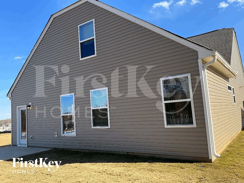 Building Photo - 1204 Mission Hill Ln