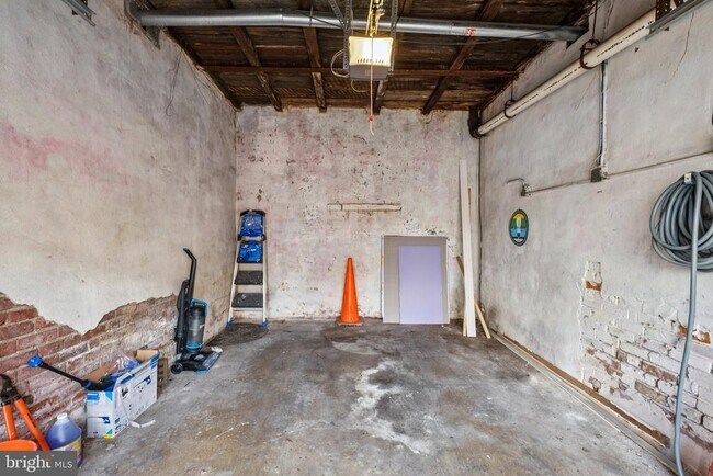 Primary Photo - 2001 S 13th St