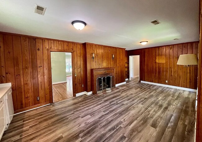 Building Photo - 803 S St Claire Dr