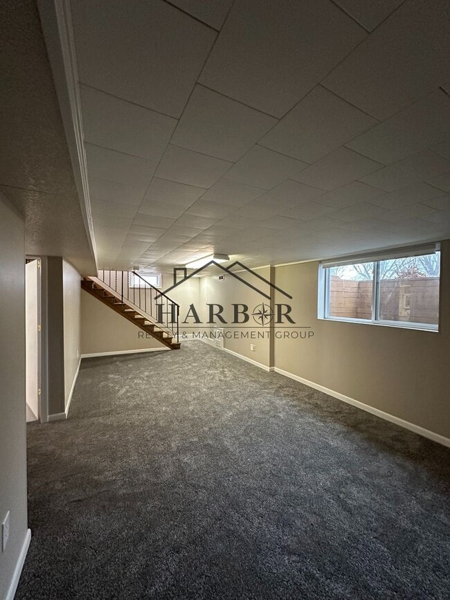 Building Photo - Recently Renovated 3 Bedroom Home!