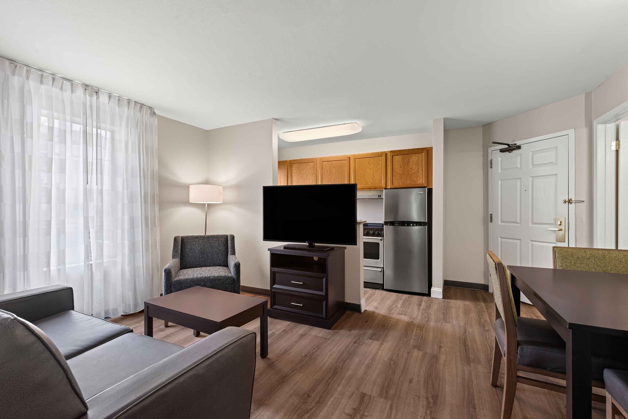 Building Photo - Furnished Studio-Fenton
