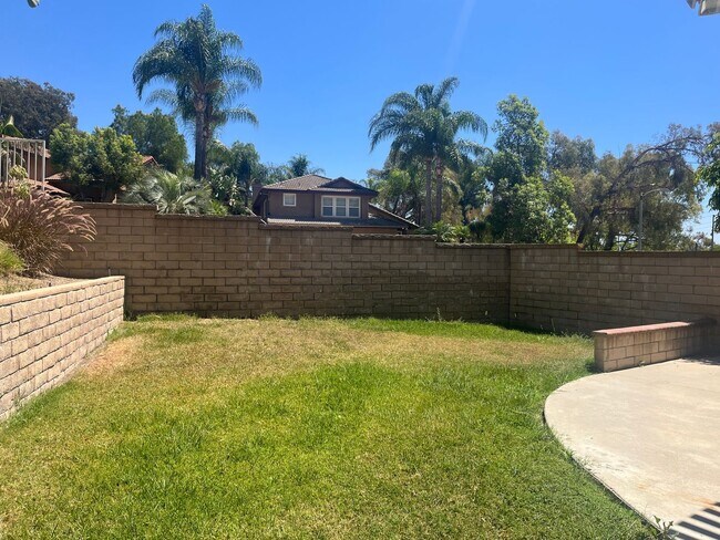 Building Photo - 4 Bedroom/2.5 Bath Home with Pool in Chino...