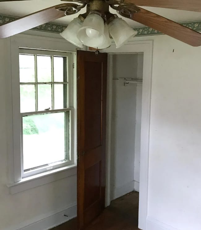 Building Photo - Charming 1925 Colonial with Classic Character & Cozy Fireplace