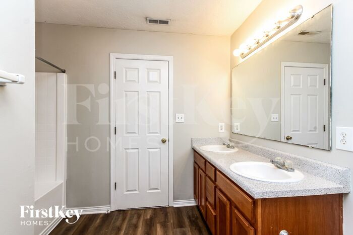 Building Photo - 3866 Planewood Dr