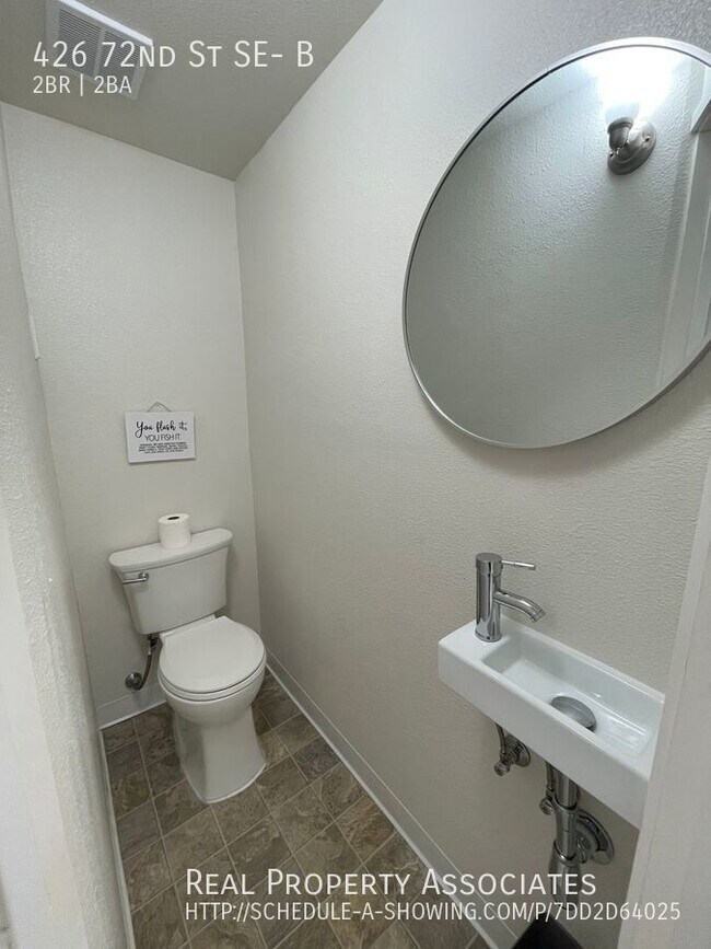 Building Photo - Beverly Lake 2 Bed, 1.5 Bath, Available NOW!