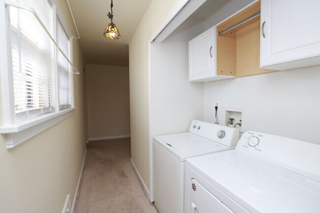 Building Photo - Spacious Brick Rancher in the heart of Tuckahoe in Westend!