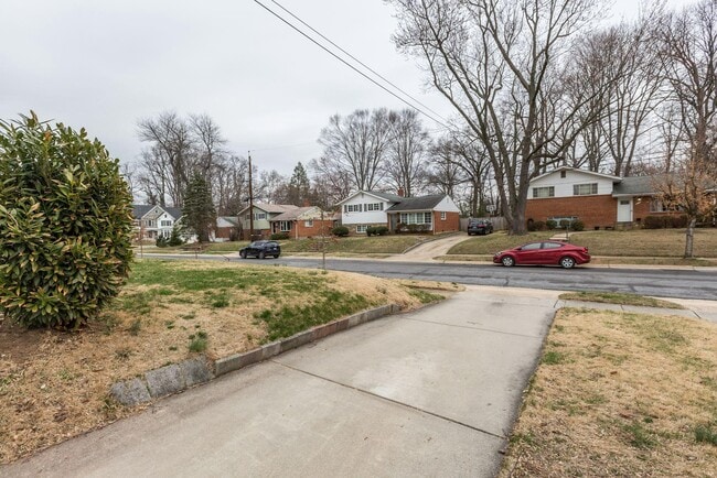 Building Photo - 9718 Holmhurst Rd
