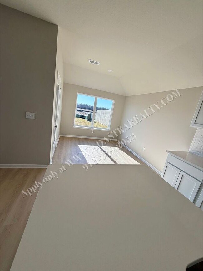 Building Photo - Brand New!! 3 Bed 2 Bath Home in Spring Hill-Available NOW!!