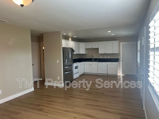 Building Photo - 8631 Hummingbird Way