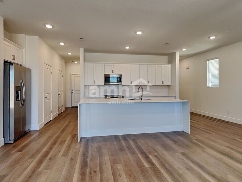 Building Photo - 11178 Magallanes St