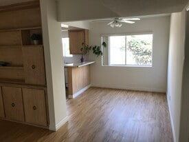 Building Photo - 10701 Moorpark St