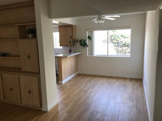 Primary Photo - 10701 Moorpark St