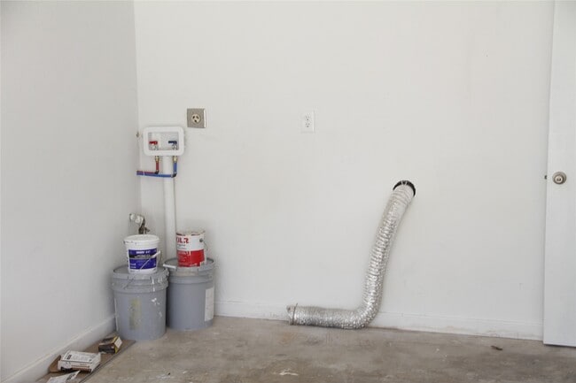 Building Photo - 5400 Sheldon St