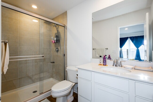 Building Photo - 1300 Kentwood Dr