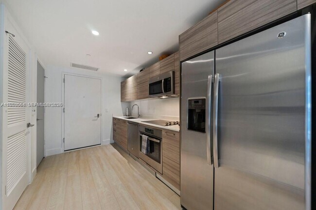 Building Photo - 121 NE 34th St