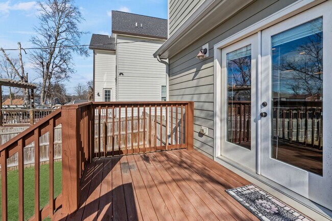 Building Photo - Beautiful North Nashville Home