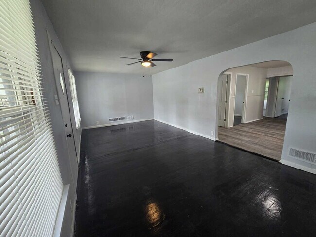 Building Photo - 1135 Canaan Ave