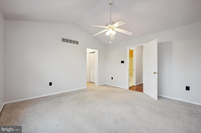 Building Photo - 703 Evergreen Ct