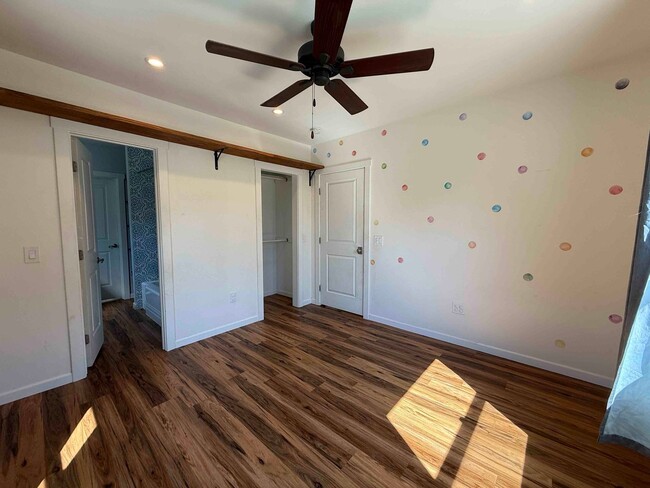 Building Photo - West Sac 2 Bed With River Access