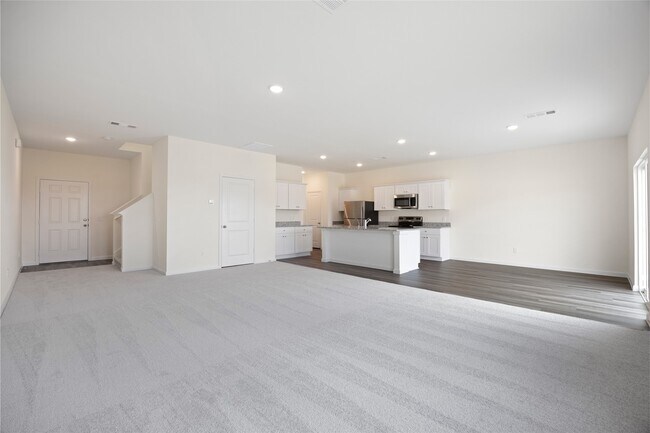 Building Photo - 8807 Vacek Xing Wy