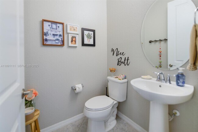 Building Photo - 4735 Eucalyptus Dr