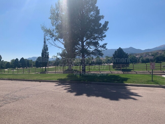 Building Photo - 5589 Tamworth Dr