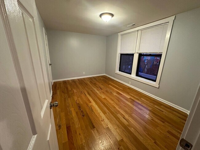 Building Photo - 2606 W Le Moyne St