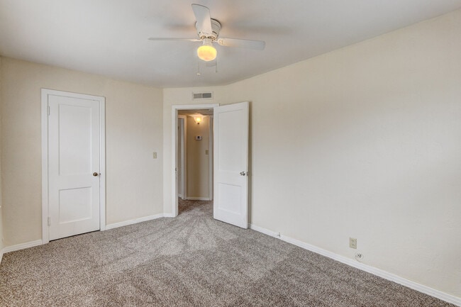 Building Photo - Welcome to the Bethany 2 Bedroom, a charmi...