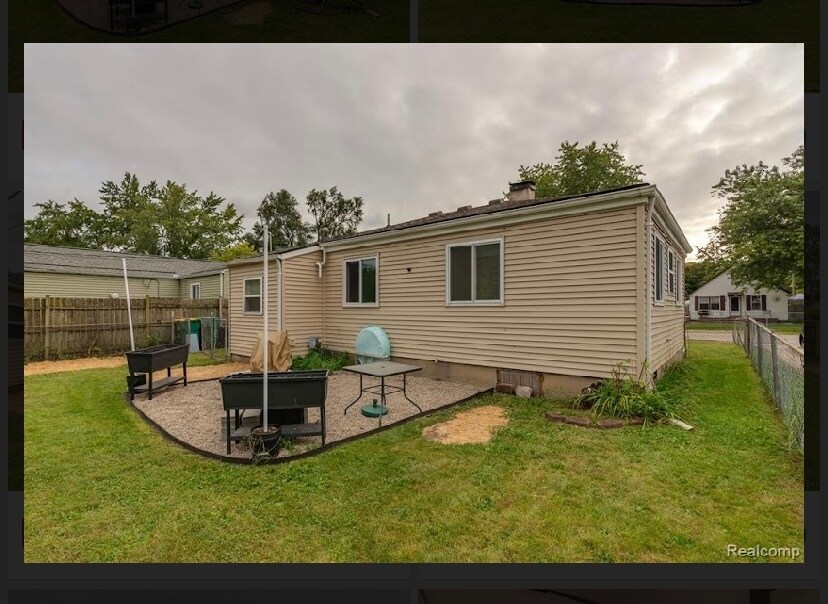 Building Photo - 291 Dakota St