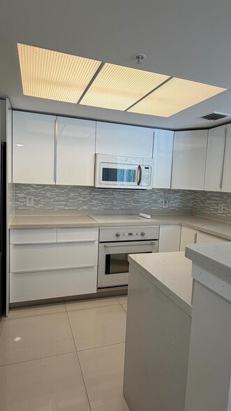 Building Photo - 5065 Wiles Rd