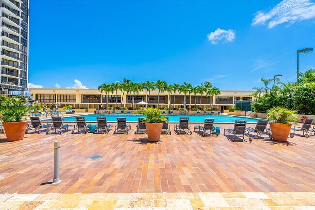 Building Photo - 1925 Brickell Ave