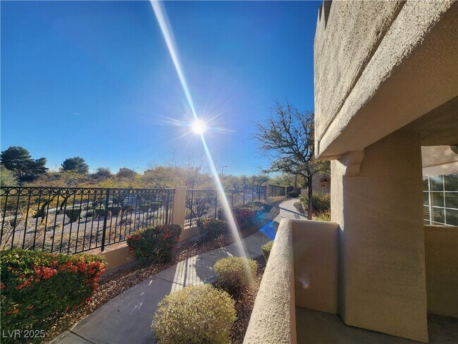 Building Photo - 1901 Villa Palms Ct