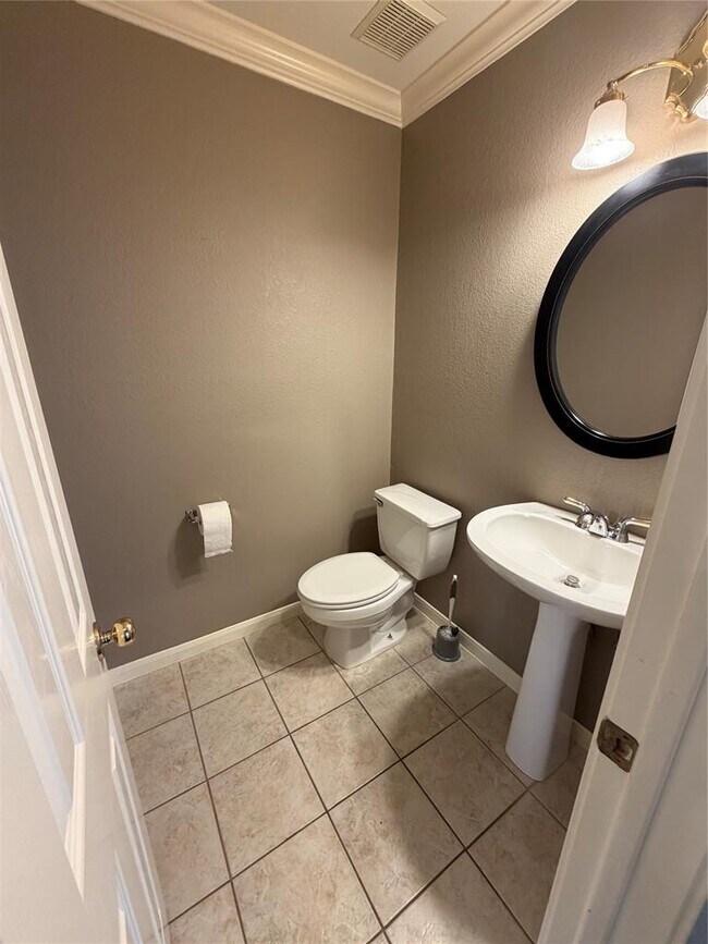 Building Photo - 8413 Sea Ash Cir