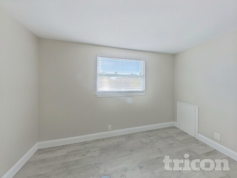 Building Photo - 7394 Norwich Ln