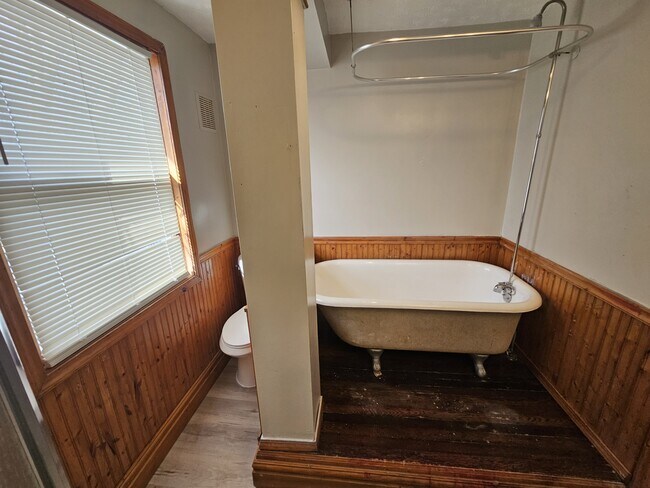 Building Photo - 4916 E 85th St