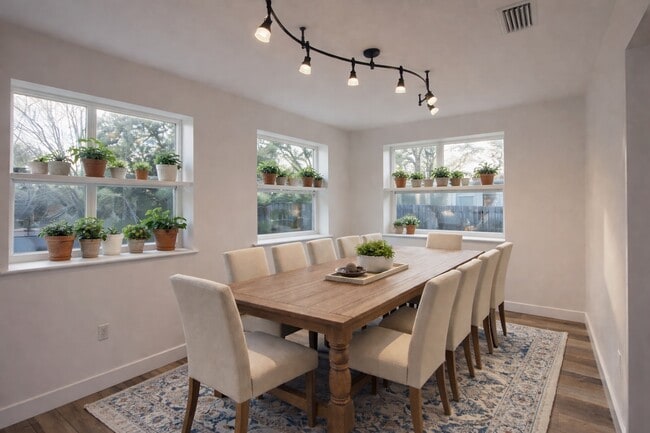 Building Photo - 6910 Corkwood Rd