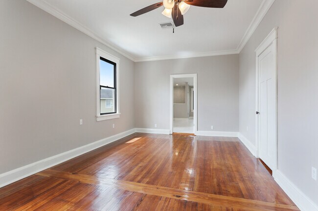 Building Photo - 915 N Carrollton Ave