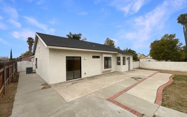 Building Photo - 376 Win Ct