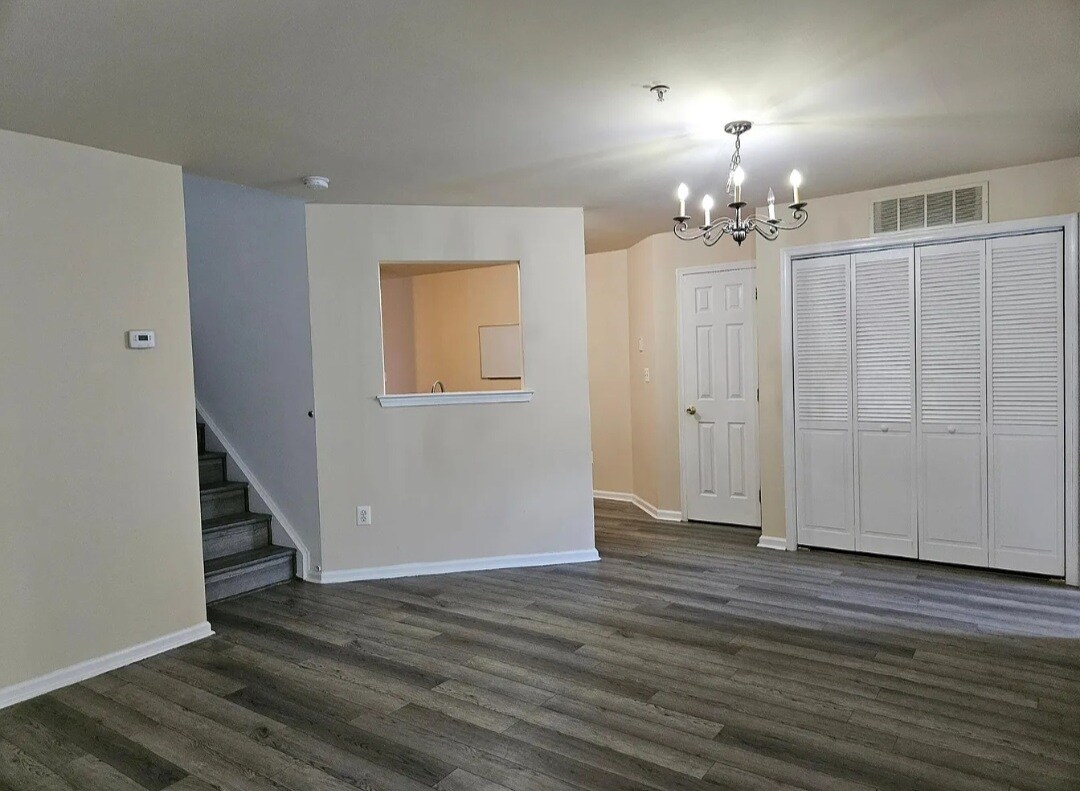 Building Photo - 906 Rhoads Dr