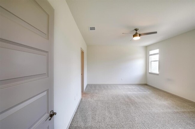 Building Photo - 400 Florenz Ln