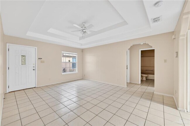 Building Photo - 18 Redbud Ave